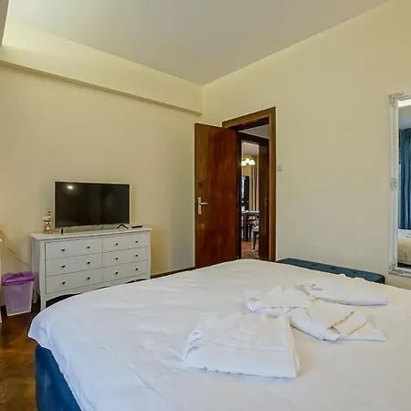Lovely - 3 Bdr. Serviced Apartment In Old Town Bucharest Exterior photo