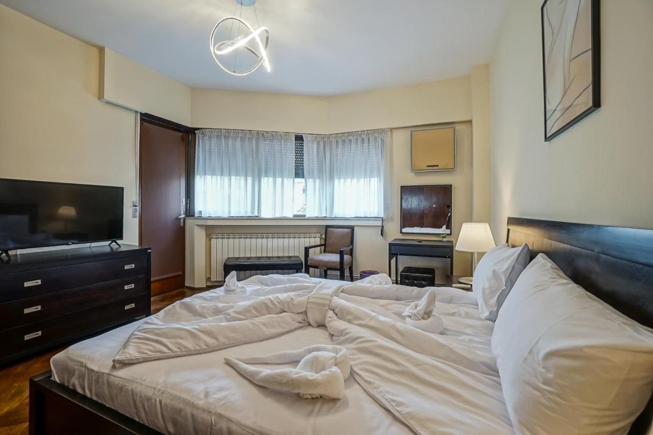 Lovely - 3 Bdr. Serviced In Old Town בוקרשט