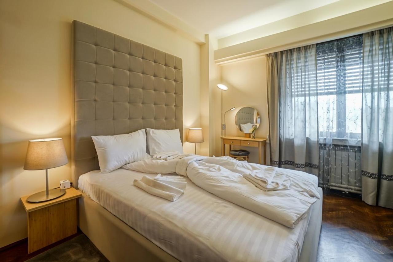 Lovely - 3 Bdr. Serviced In Old Town Apartment Bucharest
